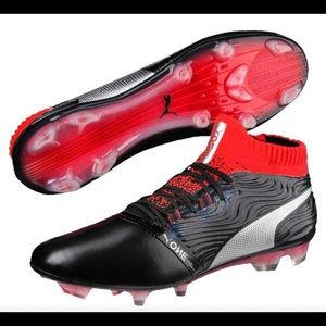 PUMA ONE 18.1 FG MEN’S SOCCER CLEATS BLK/SIL/RED